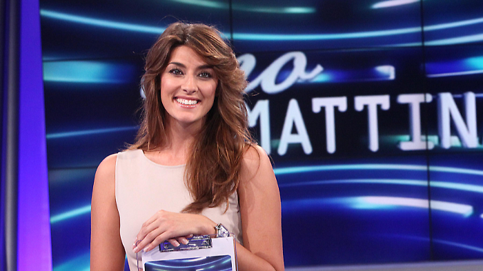 Elisa Isoardi: &ldquo;Da bambina sognavo la carriera ecclesiastica, rubai anche il breviario. Mia mamma? Mi ha trasmesso la fame&rdquo;