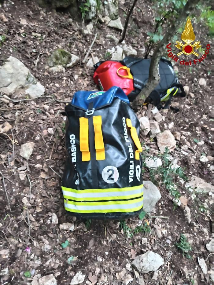 Colpita da un malore mentre passeggia lungo un sentiero: donna portata in ospedale con elisoccorso