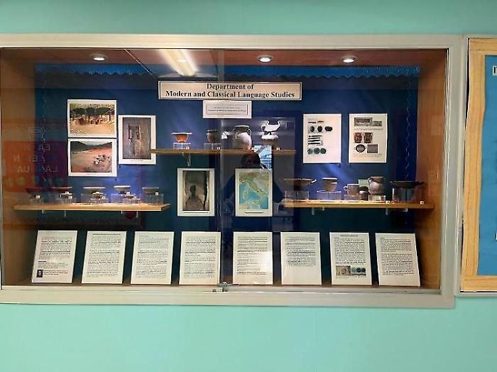 Necropoli Vallone di San Lorenzo: copie di reperti esposti negli Usa