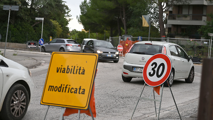 Metrobus, continuano i lavori: nuove modifiche alla viabilit&agrave; in viale San Sisto