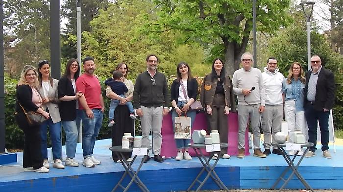 Vivi Umbertide premia le vetrine pi&ugrave; belle: ecco i vincitori del concorso con protagonisti 78 negozi cittadini