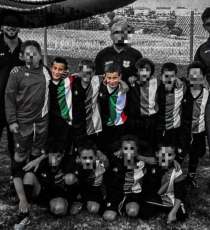 Giacomo e Francesco, una vita insieme: dalla scuola al calcio, dal lavoro alla caccia. Tutti piangono i gemelli morti folgorati a Magione