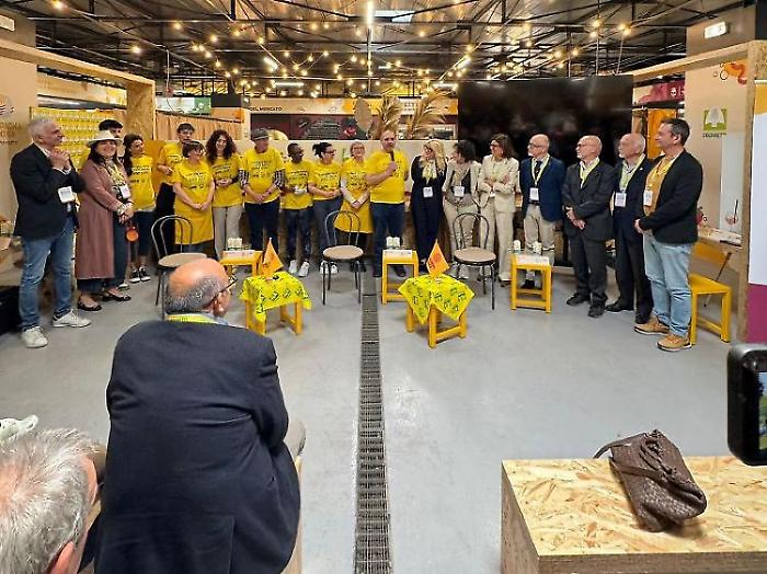 Parte dal mercato di largo Manni il tour "Mangia sano, vivi bene. Dona vita"