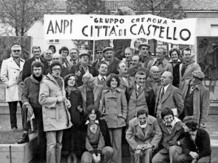 Un libro sui volontari nel gruppo di combattimento Cremona