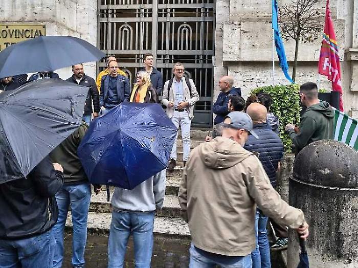 Sangraf, ora &egrave; sciopero e presidio: azienda senza gasolio ed energia