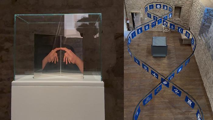 Papa Francesco un'opera d'arte, il Terzo Paradiso di Pistoletto ad Assisi: inaugurata la mostra alla Rocca Maggiore