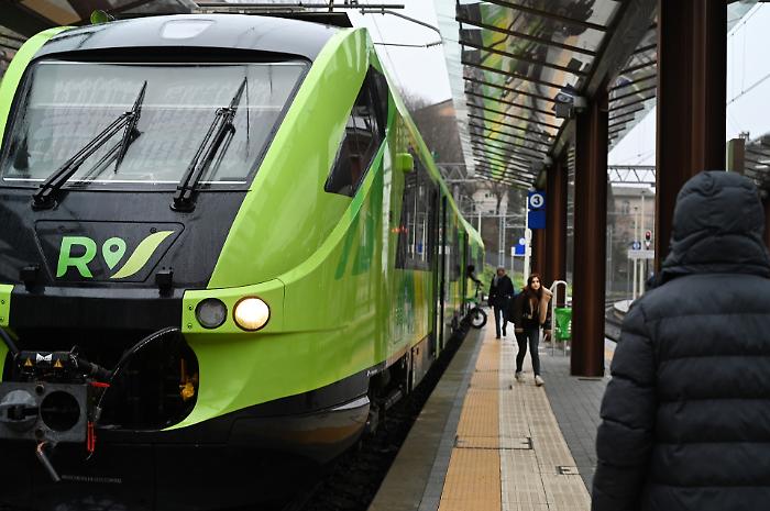 Il treno Roma-Ancona torna sulla direttissima e adegua l'orario. L'assessore De Rebotti: "Risultato concreto per i pendolari&rdquo;
