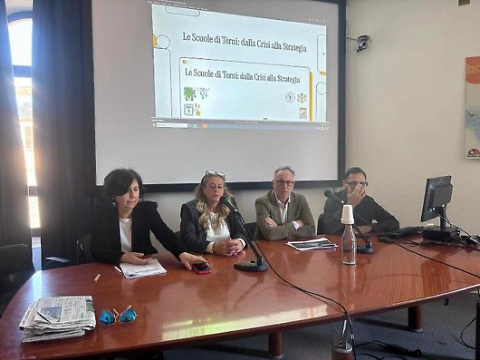 Schedate le 57 scuole comunali: banca dati, esigenze e budget 