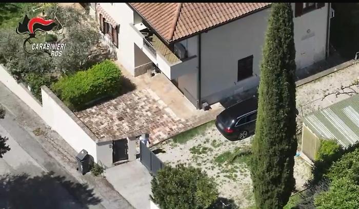 Raffineria di cocaina a Foligno: restano in carcere madre e figlio rumeni e il colombiano "chimico" del laboratorio clandestino