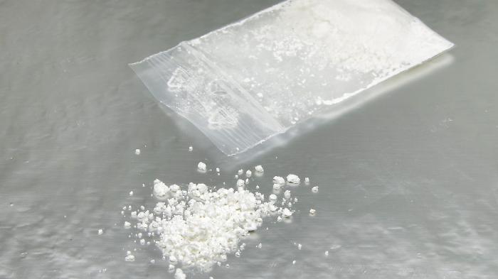 Guida a zig zag in centro: aveva cocaina e oltre 1.000 euro in contanti. Arrestata