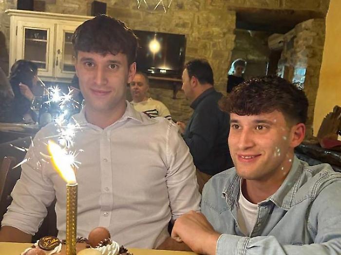 L'ultimo saluto ai gemelli Giacomo e Francesco Fierloni. La prof: "Ci avete insegnato che l&rsquo;amore puro esiste"