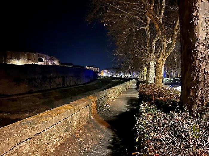 Rapinata e aggredita a Natale, via al processo: rito abbreviato condizionato per uno dei quattro indagati