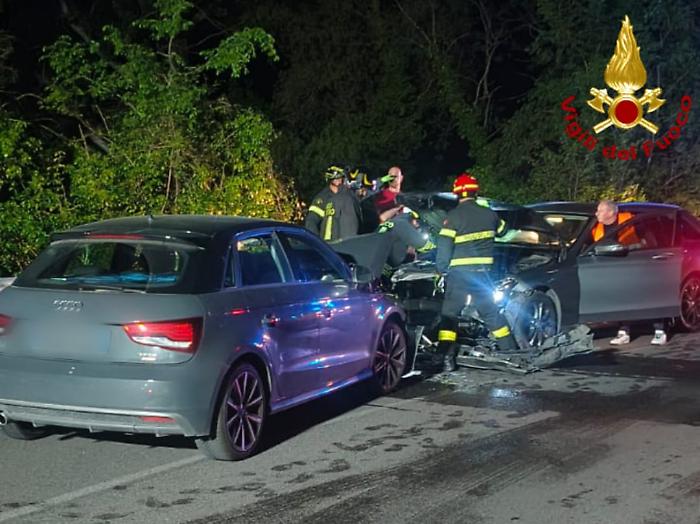 Terni, incidente sulla Ss79 Terni-Rieti: quattro feriti nel frontale tra due auto
