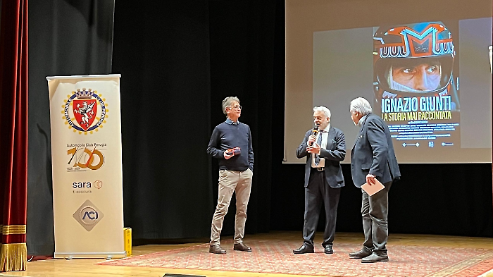 Teatro gremito per il docufilm su Ignazio Giunti: inaugurato il ciclo di proiezioni targato Aci