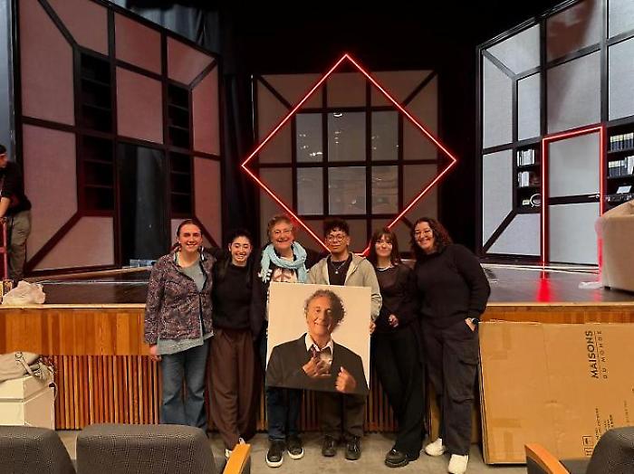 Scenografie della Vannucci per lo spettacolo Buongiorno ministro! di Enzo Iacchetti