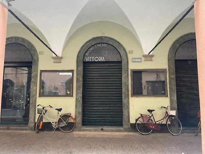 A Foligno apre il Nuovo cinema Vittoria: annuncio della riapertura tra le polemiche