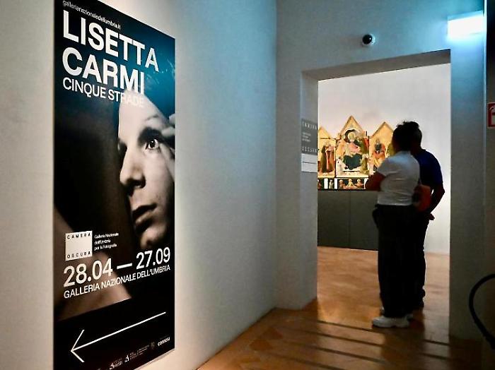 Le foto di Lisetta Carmi e le sue Cinque Strade: scatti in Camera Oscura