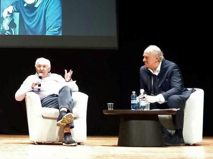 La storia della musica sul palco: il concerto-intervista a Mogol incanta il San Domenico