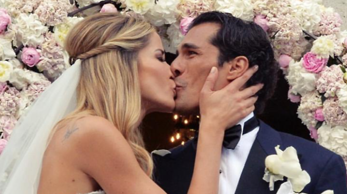 Elena Santarelli e il matrimonio con Bernardo Corradi: &ldquo;&Egrave; un marito da 10 e lode. In vent&rsquo;anni mai una crisi&rdquo;