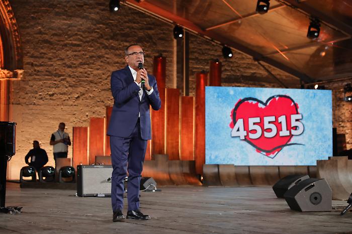 Torna Con il cuore, nel nome di Francesco: Carlo Conti in diretta da Assisi con il concerto benefico. La data