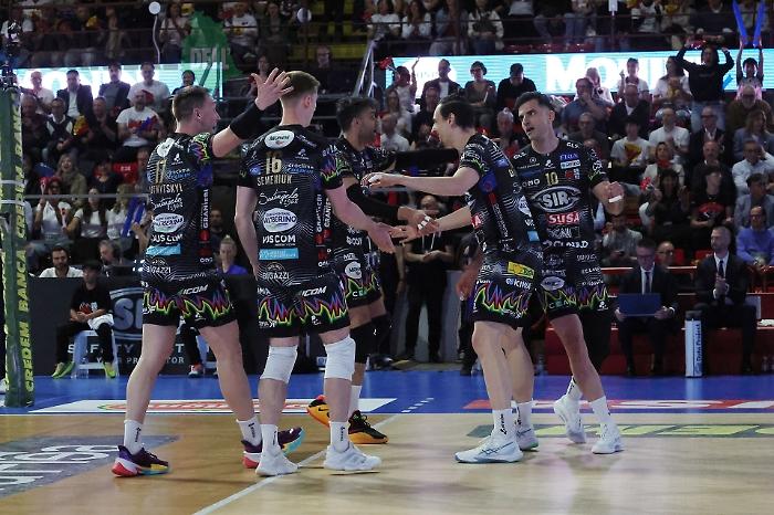 Sir Susa Scai perfetta in gara 1 di finale scudetto: la Lube Civitanova &egrave; annullata, 3-0