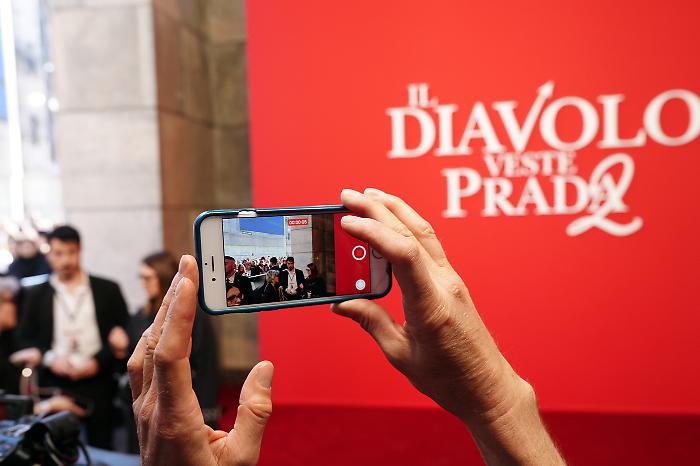 Il diavolo veste Prada 2, le curiosit&agrave; del film: le trattative con Meryl Streep, i cameo cancellati e i costumi "bocciati"