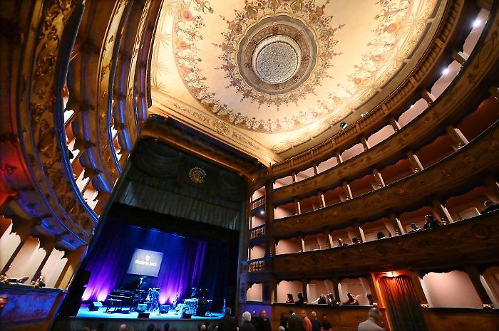 Turreno e Pavone, il futuro dei teatri tra lavori, monetizzazione e accuse dell'opposizione