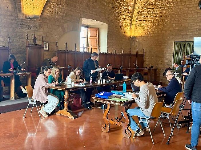Scintille sull'assetto di giunta: dito puntato contro il sindaco Fiorucci accusato di aver ceduto alla &ldquo;pressione politica&rdquo; di Gubbio Civica