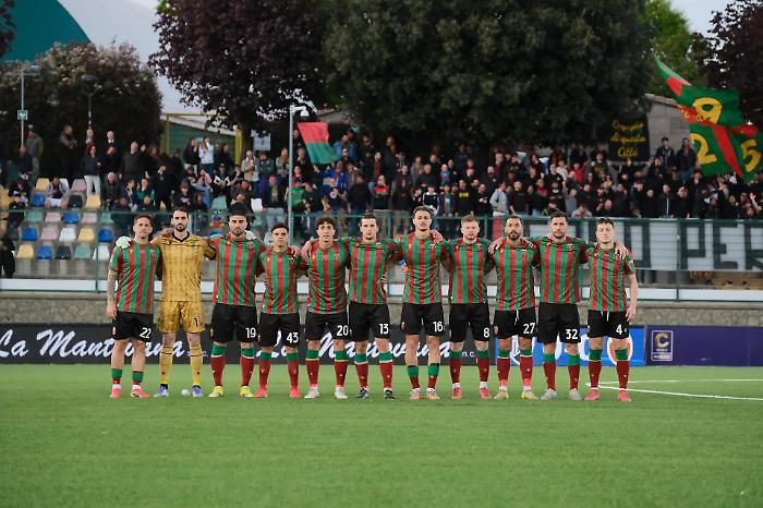 La Ternana esce dai playoff: la Pianese in 10 la blocca sul pari (1-1)