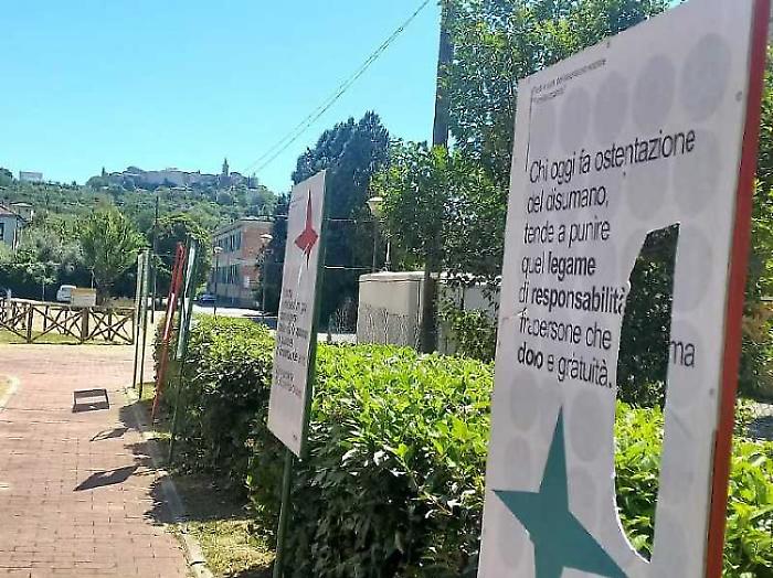 Spaccati i pannelli al centro sociale. Presa di mira l'area di aggregazione, il presidente Bizzotti: "Scoraggiati, ferita un'intera comunit&agrave;"