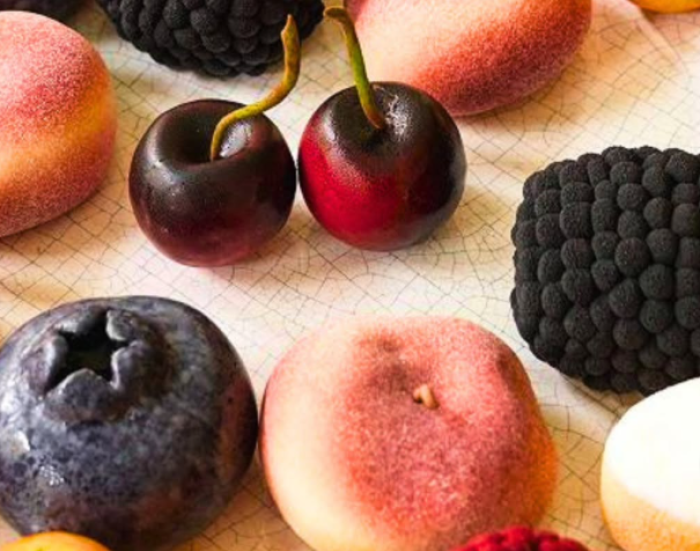 Dalle boutique francesi ai banconi delle pizzerie: ascesa e deriva della frutta realistica