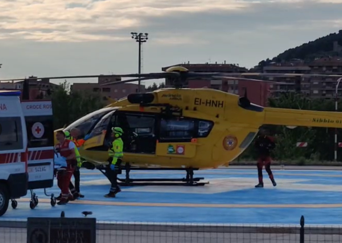 Incidente sulla vecchia 77 a Foligno: 26enne in moto finisce contro il guardrail. Trasportato in elisoccorso a Perugia