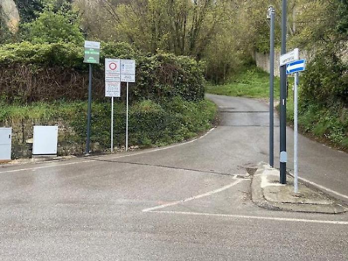 A Todi nuovo varco elettronico in via San Carlo: ztl attiva dal sabato sera per tutelare i residenti