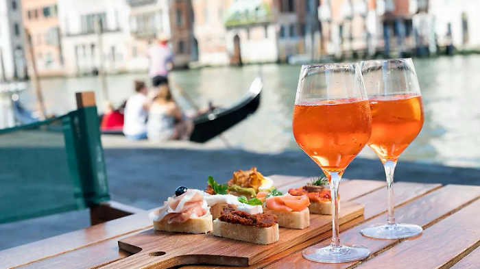 Cinquanta euro per un aperitivo a Rasiglia: "Sembra davvero Venezia"