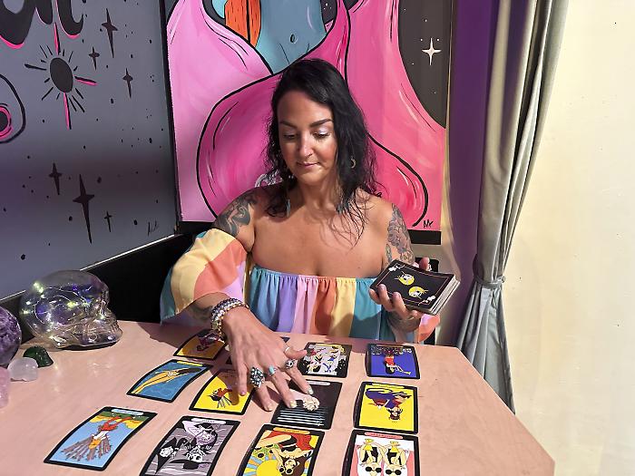 Le streghe sul web, da Etsy a TikTok: chi sono e come influenzano la cultura popolare di oggi