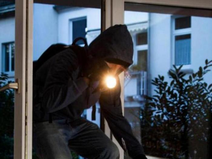 Ladri acrobati in una bifamiliare a Sterpete: il bottino &egrave; di soli 15 euro