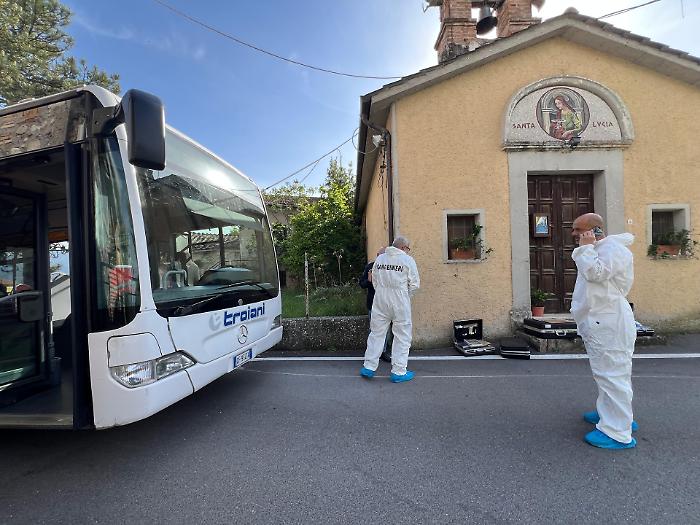 Aggredita a martellate sul bus, la donna lotta tra la vita e la morte. Ricercato il marito: era stato arrestato ad aprile