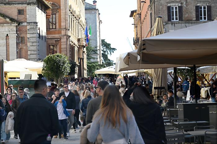 Quasi 200 mila visitatori a Perugia nei ponti di primavera: ecco l'identikit del turista 