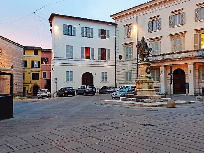 piazza garibaldi foligno
