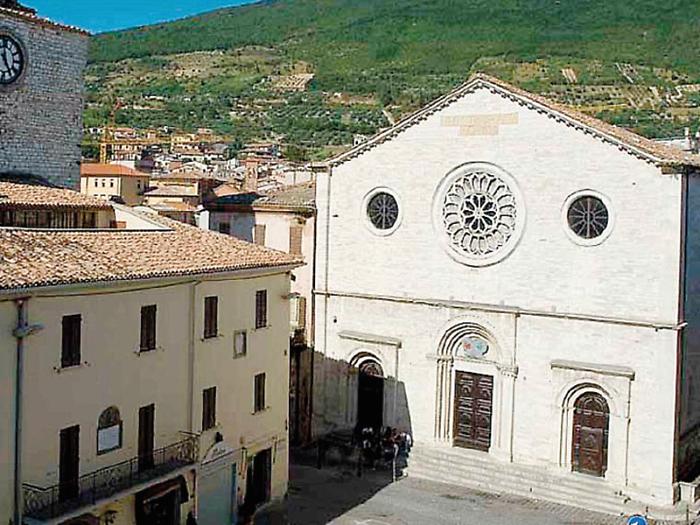 Modifiche al traffico per un centro storico di Gualdo Tadino più sicuro: tra le novità i dissuasori a scomparsa