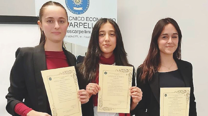 Chiara, Giorgia e Ibtissame promosse per il secondo anno di fila con il massimo dei voti: "Il segreto è studiare"