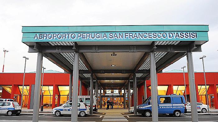 Aeroporto di Perugia, tre anni per decollare. Obiettivo un milione di passeggeri: 6,8 milioni per potenziare terminal, pista e le tecnologie