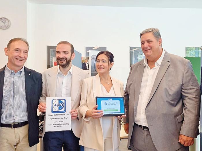 Sociale Palazzo dei Priori attiva un nuovo servizio per l’inclusione dei cittadini sordi. Presentato all’urp di Ponte San Giovanni