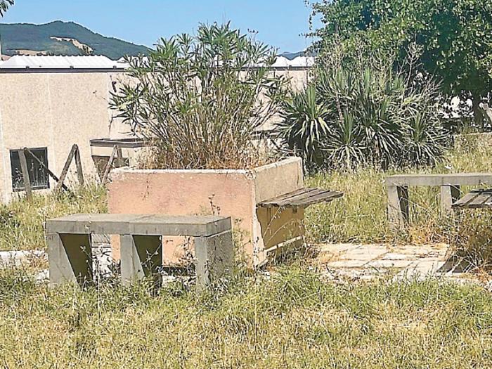 Residenti denunciano l’incuria al parco di via Lucantoni: "Il sindaco faccia qualcosa"
