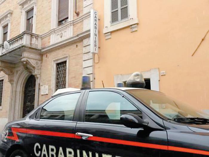 Foligno, commerciante inseguita e rapinata davanti casa: la donna oppone resistenza e finisce al Pronto soccorso. "