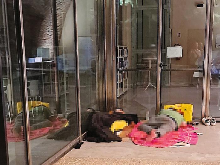 Dibattito acceso a Perugia: il consigliere Varasano denuncia la situazione senzatetto, l'amministrazione risponde con fermezza