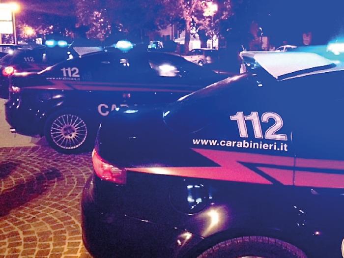 Rapinata appena uscita dal lavoro: ladro aggredisce donna in auto e fugge con l’incasso