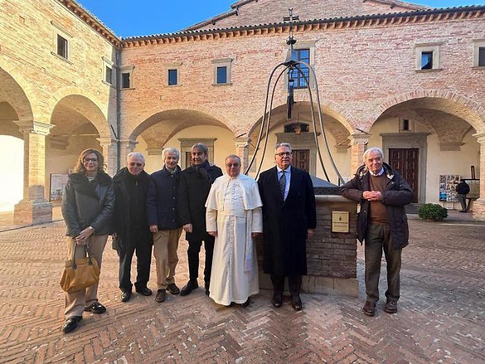 Gubbio, rimesso a nuovo il pozzo nel chiostro della basilica di Sant'Ubaldo