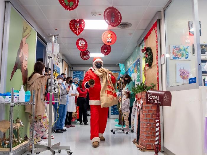 Babbo Natale al Chianelli per tutti i bambini: scopri la tradizionale festa e la consegna dei doni in Oncoematologia pediatrica