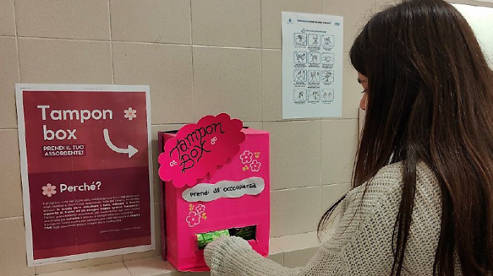 Tampon box nelle scuole, all'Istituto Salvatorelli-Moneta di Marsciano i primi in Umbria